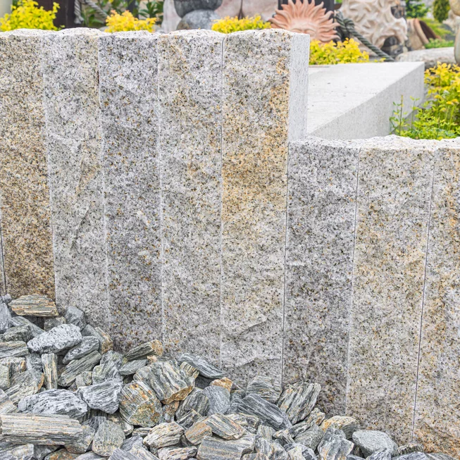 Žula Z25 kamenný obrubník/palisáda