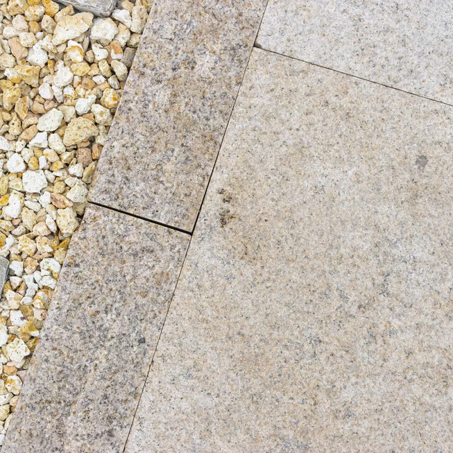 Žula Z25 kamenný obrubník/palisáda