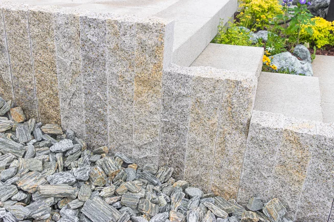 Žula Z25 kamenný obrubník/palisáda