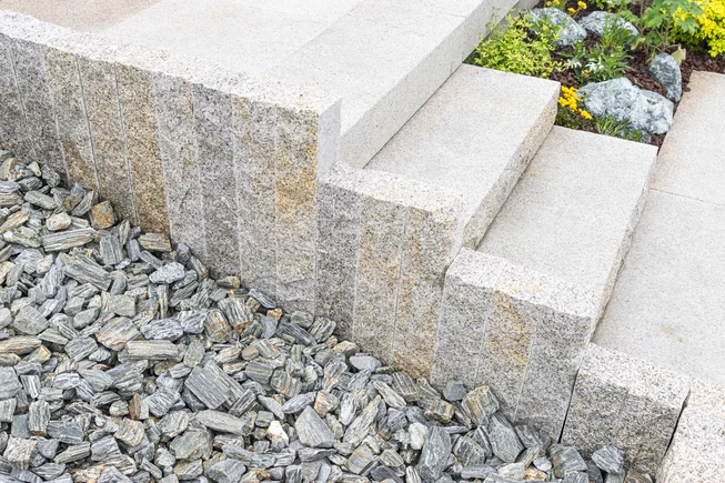 Žula Z25 kamenný obrubník/palisáda