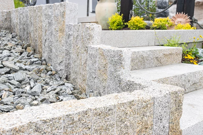 Žula Z25 kamenný obrubník/palisáda