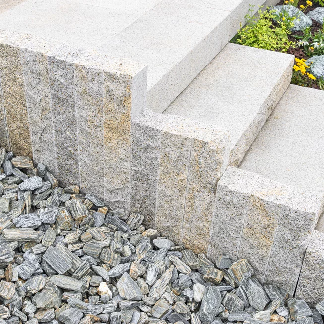 Žula Z25 kamenný obrubník/palisáda