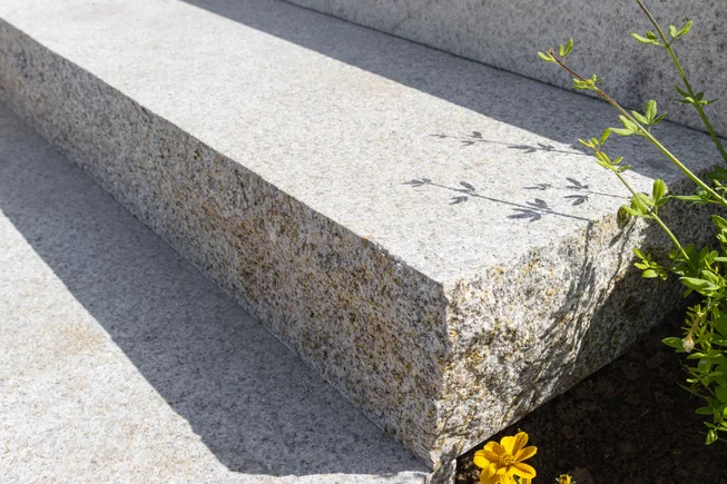 Žula Z25 schody kamenné schody / bloky s osekaným krajem