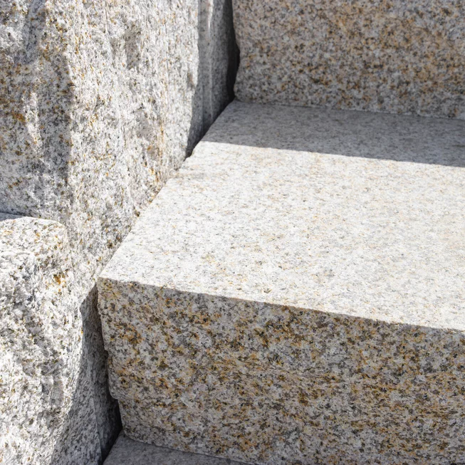 Žula Z25 schody kamenné schody / bloky s osekaným krajem