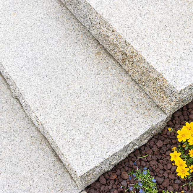 Žula Z25 schody kamenné schody / bloky s osekaným krajem