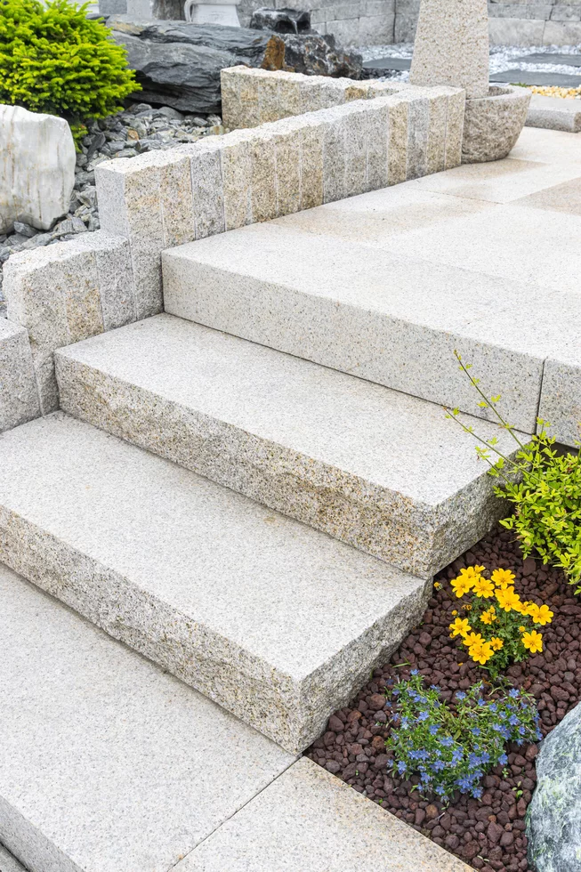 Žula Z25 schody kamenné schody / bloky s osekaným krajem