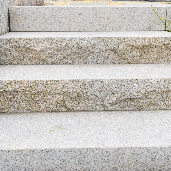 Žula Z25 schody kamenné schody / bloky s osekaným krajem