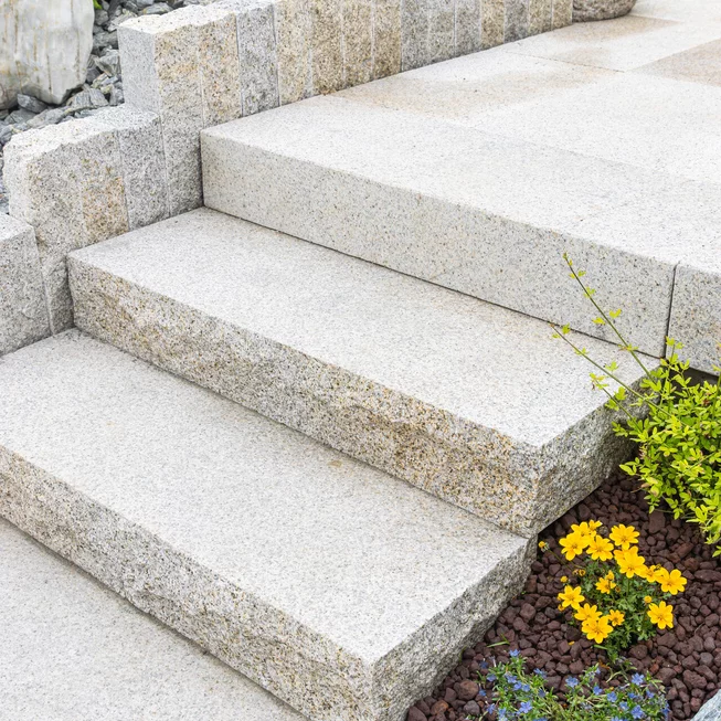 Žula Z25 schody kamenné schody / bloky s osekaným krajem