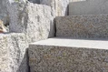 Žula Z25 schody kamenné schody / bloky s osekaným krajem