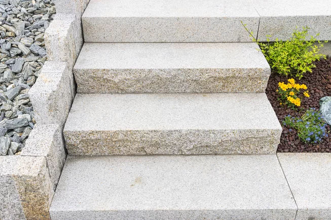 Žula Z25 schody kamenné schody / bloky s osekaným krajem