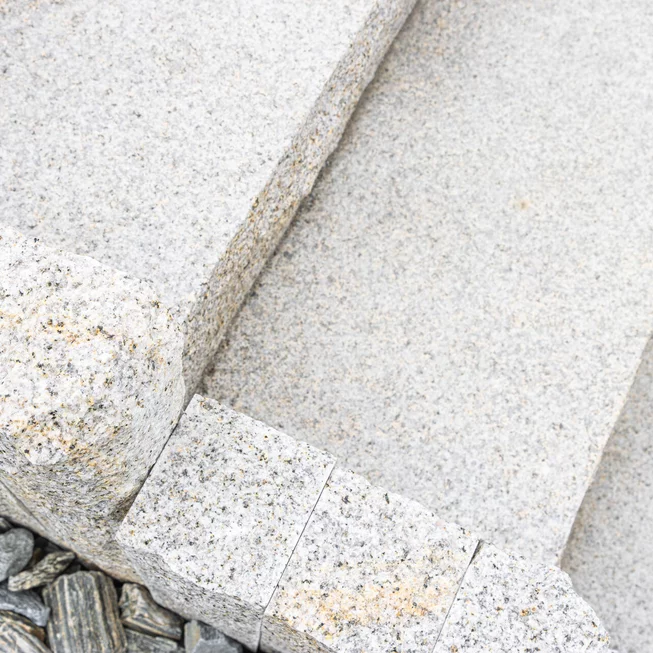 Žula Z25 schody kamenné schody / bloky s osekaným krajem