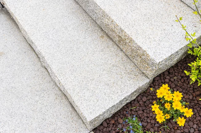 Žula Z25 schody kamenné schody / bloky s osekaným krajem