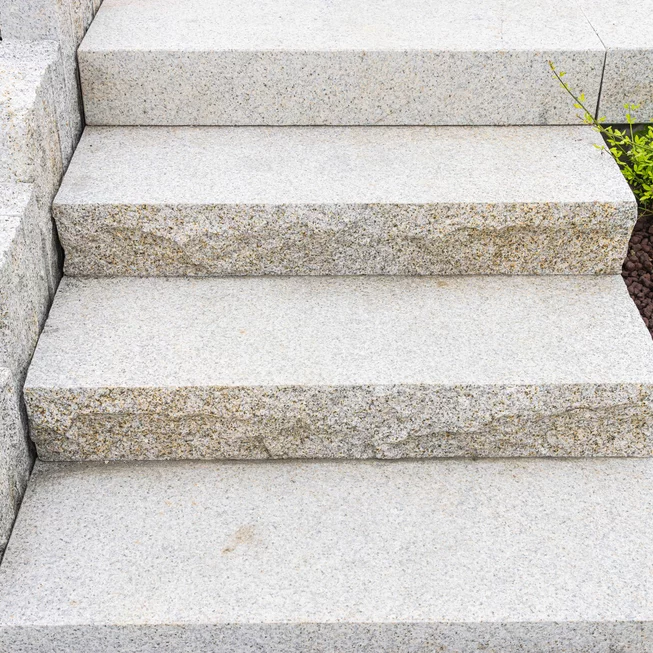 Žula Z25 schody kamenné schody / bloky s osekaným krajem
