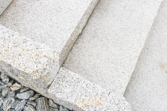 Žula Z25 schody kamenné schody / bloky s osekaným krajem