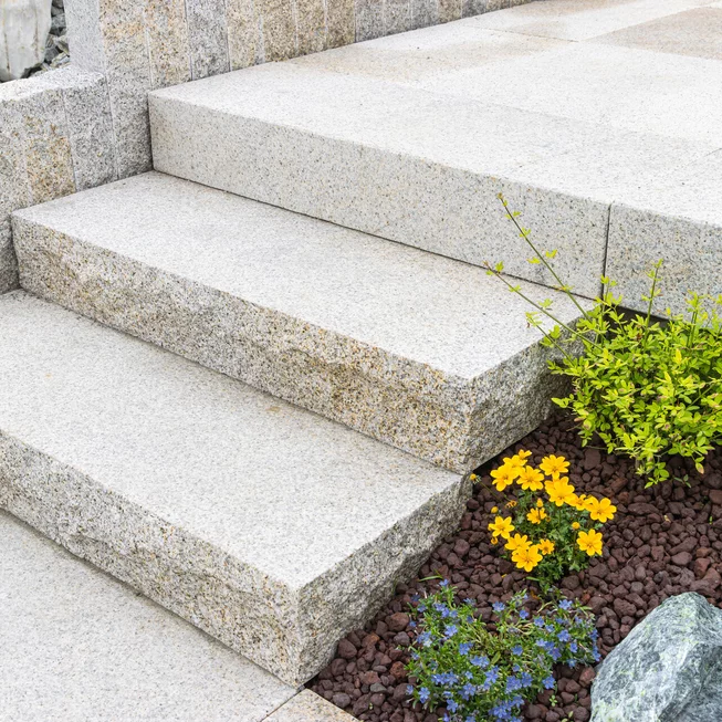 Žula Z25 schody kamenné schody / bloky s osekaným krajem