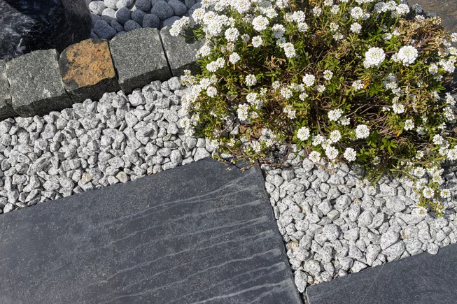 Žula Z81 dekorační valouny / okrasné kamenivo