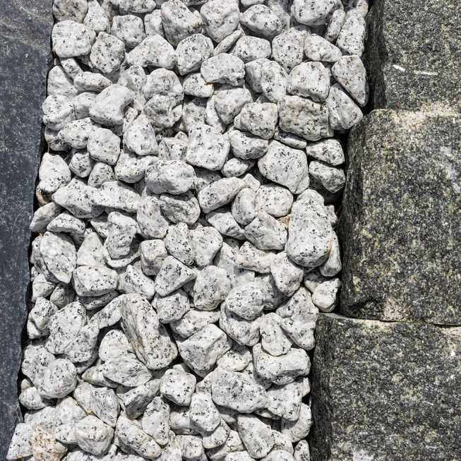 Žula Z81 dekorační valouny / okrasné kamenivo