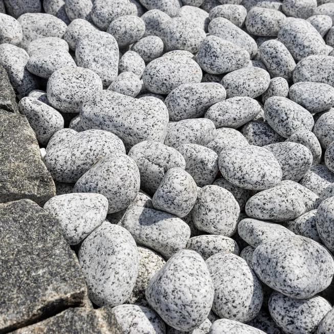 Žula Z85 dekorační valouny / okrasné kamenivo