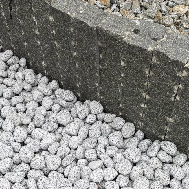 Žula Z85 dekorační valouny / okrasné kamenivo