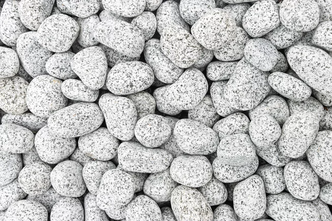 Žula Z85 dekorační valouny / okrasné kamenivo