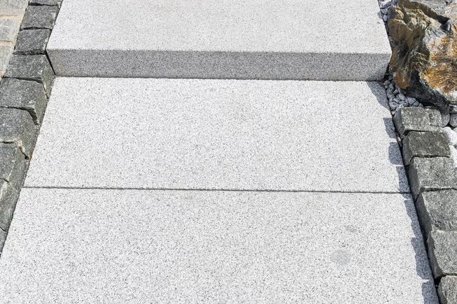 Žula Z85 kamenné schody / bloky